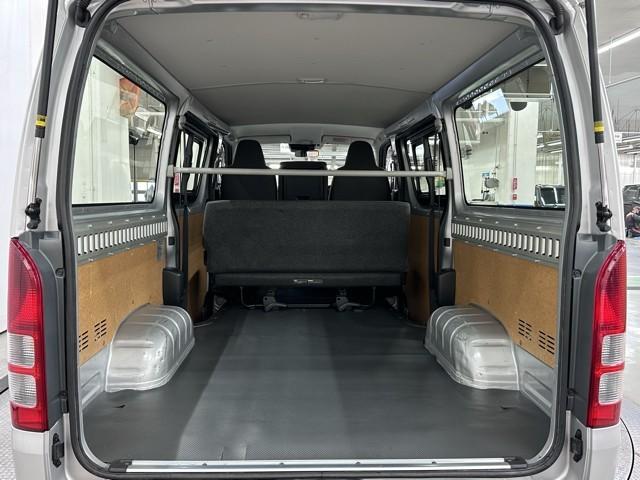 ハイエースバン ロングＤＸ　ブレーキサポート　ＰＷ　運転席エアバッグ　ナビテレビ　横滑り防止　整備点検記録簿　イモビ付　パワーステアリング　エアコン　ミュージックプレイヤー接続可　ＡＢＳ　キーレス　ワンセグテレビ　ＥＴＣ付（17枚目）