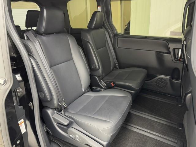 エスクァイア ハイブリッドＧｉ　Ｒカメラ　ＡＡＣ　ナビ＆ＴＶ　リアエアコン　記録簿付き　地デジ　アイドルストップ　クルーズコントロール　ＬＥＤライト　キーレスエントリー　スマートキー付　ＤＶＤ再生可　エアバック　横滑防止装置　ＥＴＣ（17枚目）