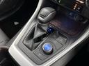 操作しやすいATシフトです。 シフトチェンジを気にしなくていいので運転だけに集中できますね。 自然と手に届くところにある、手になじむ形状のシフトノブがいいですね。