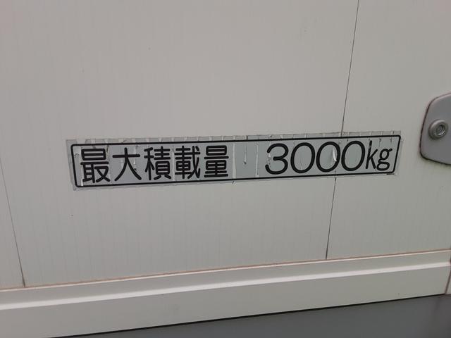 　５．２Ｄターボ　アルミウィング　ベッド付きキャビン　標準キャブ　３ｔ積　ラッシングレール　プリクラッシュブレーキ　ＨＩＤライト　６速マニュアル　バックモニター　荷室長６２２幅２２３高２４５(13枚目)
