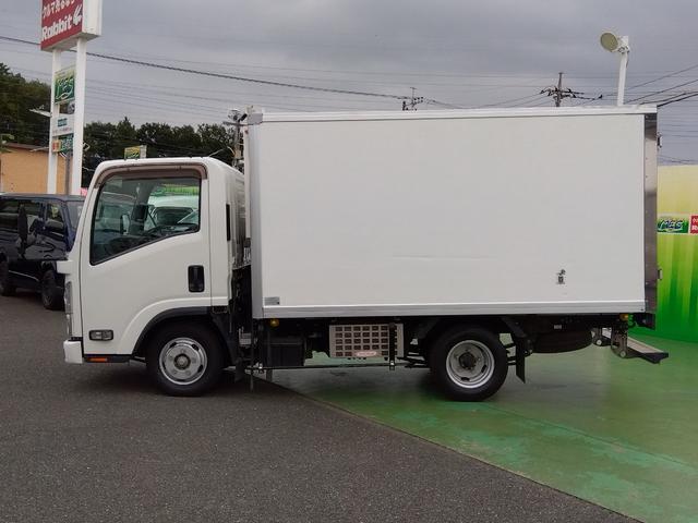 エルフトラック 　３．０Ｄターボ　冷蔵冷凍車　－５℃設定　２ｔ積　リア観音扉　５速マニュアル　ＨＳＡ　左電格ミラー　アイドリングストップ　荷台内寸約長３３１幅１７４高１５６　キーレス　集中ドアロック（5枚目）