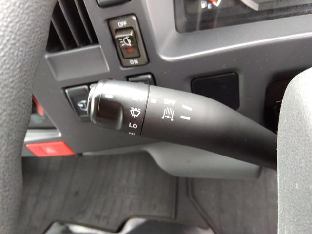 エルフトラック 　３．０Ｄターボ　冷蔵冷凍車　－５℃設定　２ｔ積　リア観音扉　５速マニュアル　ＨＳＡ　左電格ミラー　アイドリングストップ　荷台内寸約長３３１幅１７４高１５６　キーレス　集中ドアロック（17枚目）