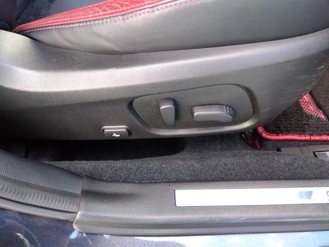 ＷＲＸ ＳＴＩ ＳＴＩ　６速マニュアル　純正ナビ　フルセグＴＶ　バックモニター　左サイドモニター　ＥＴＣ　ＬＥＤヘッドランプ　純正１８インチアルミ　ＢＳＭ　オートマチックハイビーム　スマートキー（12枚目）