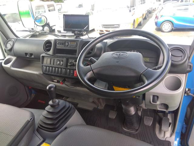 ダイナトラック 2.0ガソリン車 Wキャブ ジャストロー 極東製垂直式パワーゲート リフト能力600kg 1t積 6人乗り リアクーラー 5速マニュアル 全席パワーウインドウ 低床 小径Wタイヤ 集中ドアロック(17枚目)