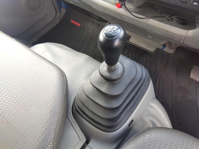 ダイナトラック 2.0ガソリン車 Wキャブ ジャストロー 極東製垂直式パワーゲート リフト能力600kg 1t積 6人乗り リアクーラー 5速マニュアル 全席パワーウインドウ 低床 小径Wタイヤ 集中ドアロック(22枚目)