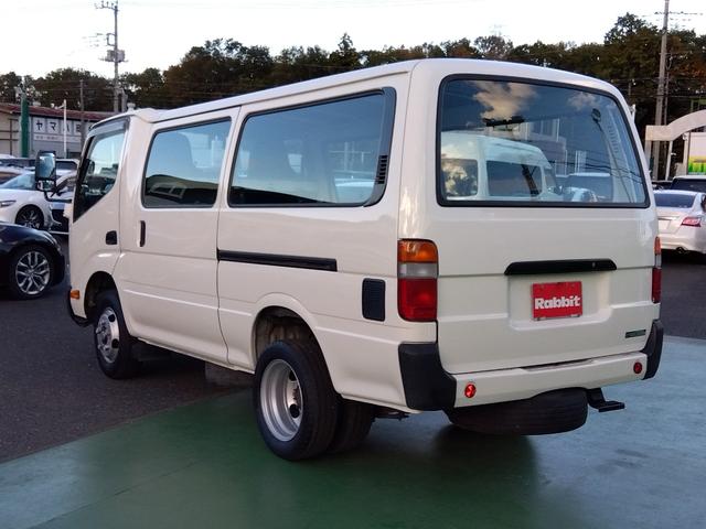 デュトロルートバン ベースグレード 4.0Dターボ 標準ルーフ 5ドア 2t積 5速マニュアル ESスタート 左電格ミラー アイドリングストップ キーレス Wエアバッグ(6枚目)