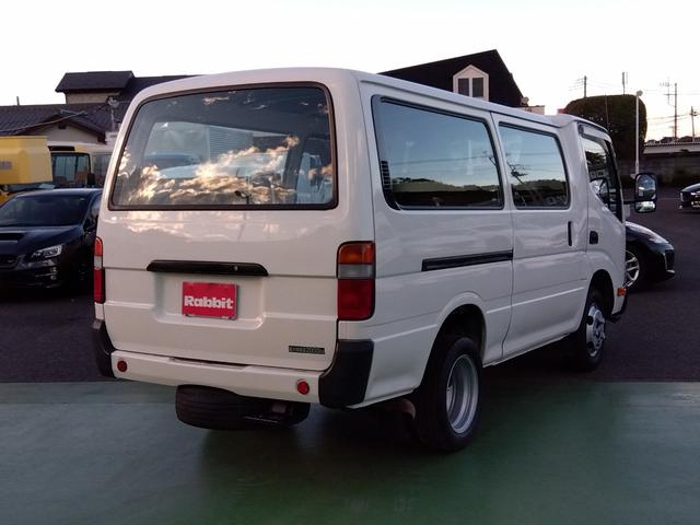 デュトロルートバン ベースグレード 4.0Dターボ 標準ルーフ 5ドア 2t積 5速マニュアル ESスタート 左電格ミラー アイドリングストップ キーレス Wエアバッグ(8枚目)