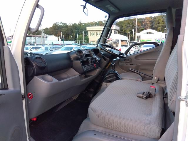 デュトロルートバン ベースグレード 4.0Dターボ 標準ルーフ 5ドア 2t積 5速マニュアル ESスタート 左電格ミラー アイドリングストップ キーレス Wエアバッグ(19枚目)