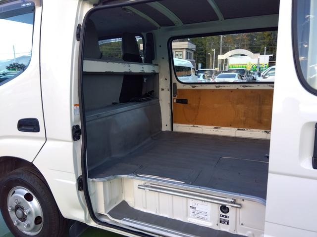 デュトロルートバン ベースグレード 4.0Dターボ 標準ルーフ 5ドア 2t積 5速マニュアル ESスタート 左電格ミラー アイドリングストップ キーレス Wエアバッグ(22枚目)