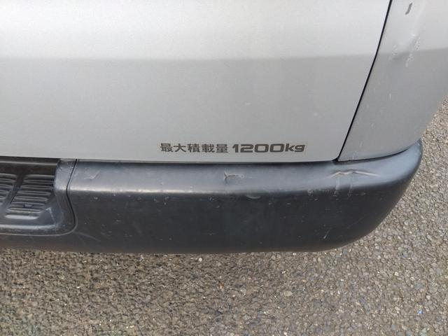 ハイエースバン ロングＤＸ　２．８Ｄターボ　５ドア　低床　１．２ｔ積　３人乗り　オートマ車　プリクラッシュセーフティ　ＬＤＡ　オートマチックハイビーム　ビルトインＥＴＣ　ミラー内蔵バックモニター　ポータブルナビＴＶ　キーレス（2枚目）
