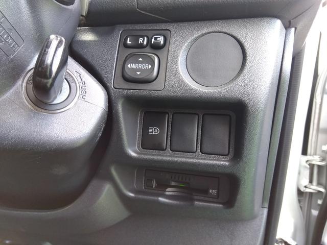 ハイエースバン ロングＤＸ　２．８Ｄターボ　５ドア　低床　１．２ｔ積　３人乗り　オートマ車　プリクラッシュセーフティ　ＬＤＡ　オートマチックハイビーム　ビルトインＥＴＣ　ミラー内蔵バックモニター　ポータブルナビＴＶ　キーレス（15枚目）