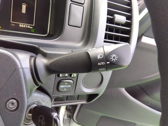 ハイエースバン ロングＤＸ　２．８Ｄターボ　５ドア　低床　１．２ｔ積　３人乗り　オートマ車　プリクラッシュセーフティ　ＬＤＡ　オートマチックハイビーム　ビルトインＥＴＣ　ミラー内蔵バックモニター　ポータブルナビＴＶ　キーレス（16枚目）