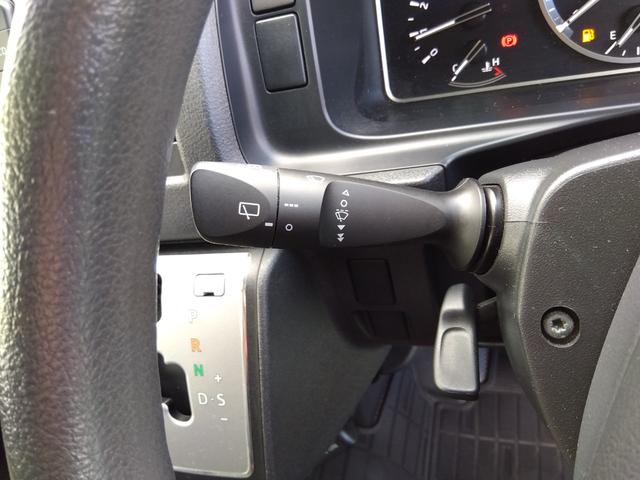 ハイエースバン ロングＤＸ　２．８Ｄターボ　５ドア　低床　１．２ｔ積　３人乗り　オートマ車　プリクラッシュセーフティ　ＬＤＡ　オートマチックハイビーム　ビルトインＥＴＣ　ミラー内蔵バックモニター　ポータブルナビＴＶ　キーレス（17枚目）