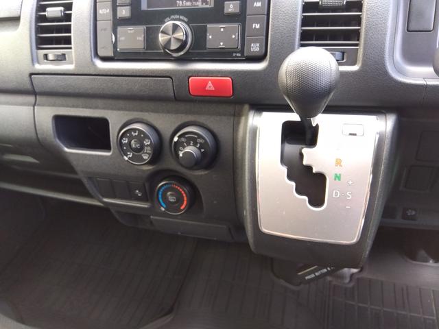 ハイエースバン ロングＤＸ　２．８Ｄターボ　５ドア　低床　１．２ｔ積　３人乗り　オートマ車　プリクラッシュセーフティ　ＬＤＡ　オートマチックハイビーム　ビルトインＥＴＣ　ミラー内蔵バックモニター　ポータブルナビＴＶ　キーレス（21枚目）