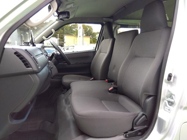 ハイエースバン ロングＤＸ　２．８Ｄターボ　５ドア　低床　１．２ｔ積　３人乗り　オートマ車　プリクラッシュセーフティ　ＬＤＡ　オートマチックハイビーム　ビルトインＥＴＣ　ミラー内蔵バックモニター　ポータブルナビＴＶ　キーレス（24枚目）