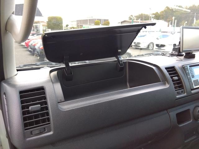 ハイエースバン ロングＤＸ　２．８Ｄターボ　５ドア　低床　１．２ｔ積　３人乗り　オートマ車　プリクラッシュセーフティ　ＬＤＡ　オートマチックハイビーム　ビルトインＥＴＣ　ミラー内蔵バックモニター　ポータブルナビＴＶ　キーレス（26枚目）