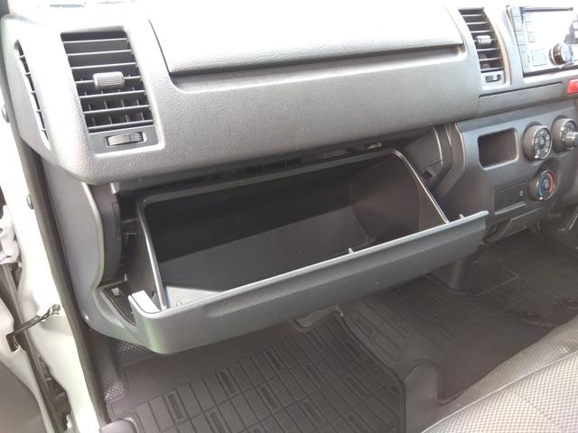 ハイエースバン ロングＤＸ　２．８Ｄターボ　５ドア　低床　１．２ｔ積　３人乗り　オートマ車　プリクラッシュセーフティ　ＬＤＡ　オートマチックハイビーム　ビルトインＥＴＣ　ミラー内蔵バックモニター　ポータブルナビＴＶ　キーレス（27枚目）
