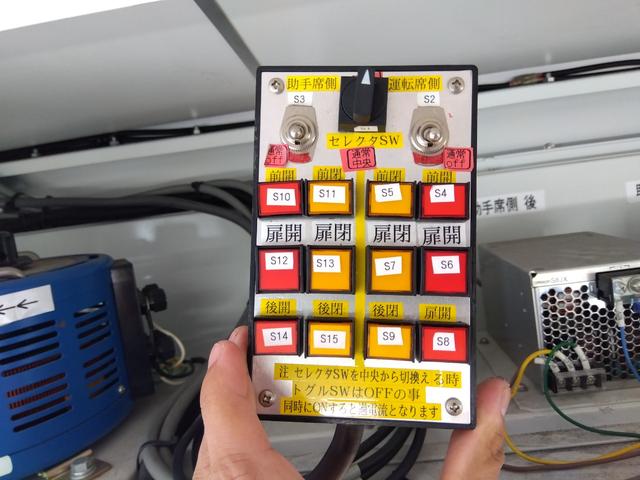 エルフトラック 　３．０Ｄターボ　販売車　左右電動ウイング　バックモニター　パーキング付スムーサー　左右電格ミラー　ミラーヒーター　アイドリングストップ　ＥＴＣ　外部１００Ｖ電源（7枚目）