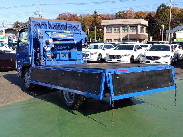 エルフトラック フルフラットロー　３．０Ｄターボ　フルフラットロー　簡易クレーン付　２ｔ積　荷台木製鉄板張り　パーキング付スムーサー　衝突軽減ブレーキ　レーンアシスト　左電格ミラー　キーレス（11枚目）