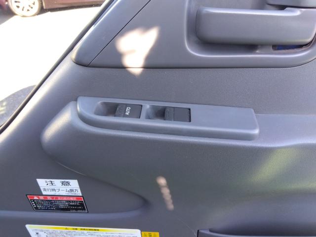 エルフトラック フルフラットロー　３．０Ｄターボ　フルフラットロー　簡易クレーン付　２ｔ積　荷台木製鉄板張り　パーキング付スムーサー　衝突軽減ブレーキ　レーンアシスト　左電格ミラー　キーレス（17枚目）