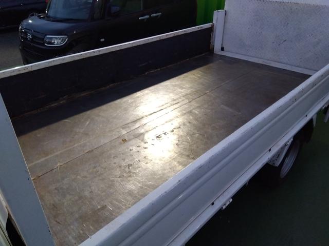 アトラストラック 　２．０ガソリン車　スーパーロー　極東製垂直パワーゲート　リフト能力６００ｋｇ　積載１．５ｔ　荷台鉄板張り　５速マニュアル　ＥＨＳ　左電格ミラー　キーレス（5枚目）