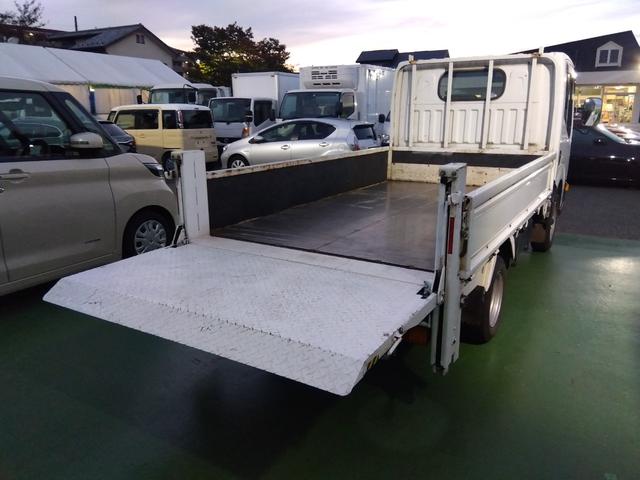 アトラストラック 　２．０ガソリン車　スーパーロー　極東製垂直パワーゲート　リフト能力６００ｋｇ　積載１．５ｔ　荷台鉄板張り　５速マニュアル　ＥＨＳ　左電格ミラー　キーレス（6枚目）