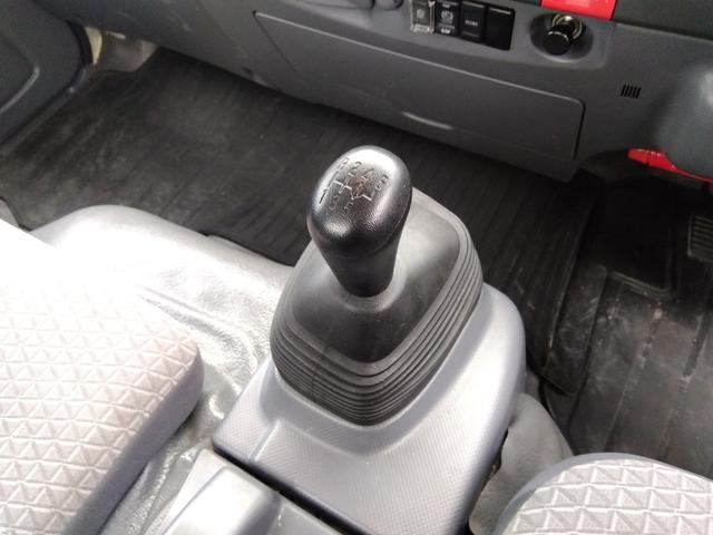 エルフトラック ロングフルフラットロー　ワイドロング　全低床　極東製垂直パワーゲート　２ｔ積　荷台床フック　６速マニュアル　ＨＳＡ　左電格ミラー　ＥＴＣ　荷台内寸長４４２幅２０６高３７（6枚目）