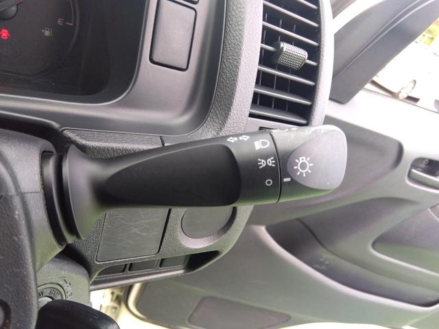 レジアスエースバン 　車椅子移動車　車椅子２台仕様　左オートステップ　リアクーラーヒーター　社外ナビ　バックモニター　キーレス（15枚目）