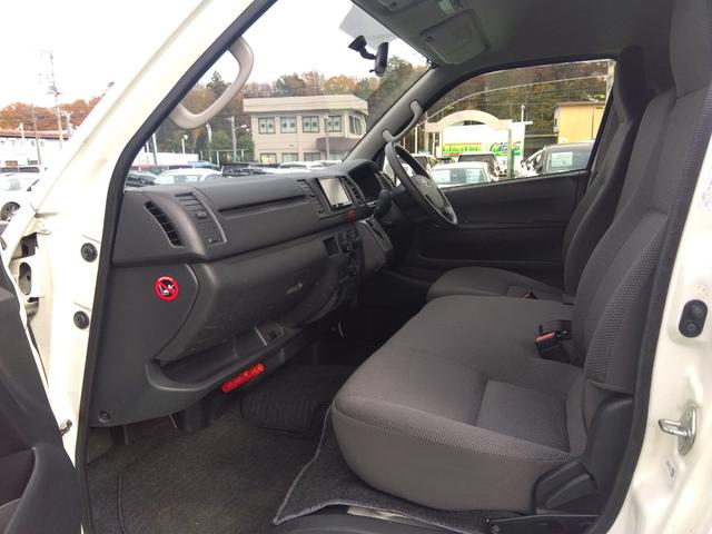 レジアスエースバン 　車椅子移動車　車椅子２台仕様　左オートステップ　リアクーラーヒーター　社外ナビ　バックモニター　キーレス（22枚目）