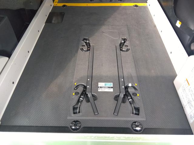 レジアスエースバン 　車椅子移動車　車椅子２台仕様　左オートステップ　リアクーラーヒーター　社外ナビ　バックモニター　キーレス（32枚目）