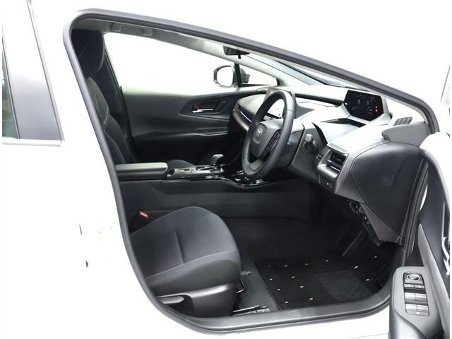 プリウス Ｇ　ワンオーナー　禁煙車　トヨタ認定中古車　自動（衝突被害）ブレーキ　コネクティッドナビ　パノラマミックビュー　１９インチアルミホイール（12枚目）