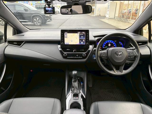 カローラツーリング ハイブリッド ダブルバイビー トヨタセーフティセンス BSM 禁煙 ナビ機能付9インチディスプレイオーディオ ルーフレール Bluetooth バックカメラ ETC ドラレコ レーダークルコン ハーフレザーシート パーキングセンサー LEDヘッドライト フォグ(4枚目)