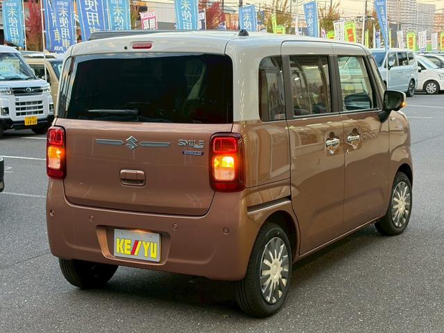 ワゴンRスマイル ハイブリッドX 届出済未使用車 ツートンルーフ 全方位モニター付メーカー9型ナビ HUD デュアルセンサーブレーキサポートII 車線逸脱警報 シートヒーター 両側電動スライド BTオーディオ シートアンダーボックス パーキングセンサー LEDランプ(3枚目)