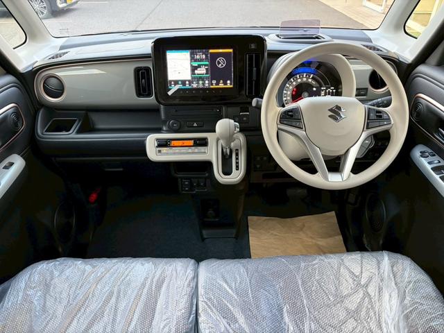 ワゴンRスマイル ハイブリッドX 届出済未使用車 ツートンルーフ 全方位モニター付メーカー9型ナビ HUD デュアルセンサーブレーキサポートII 車線逸脱警報 シートヒーター 両側電動スライド BTオーディオ シートアンダーボックス パーキングセンサー LEDランプ(4枚目)