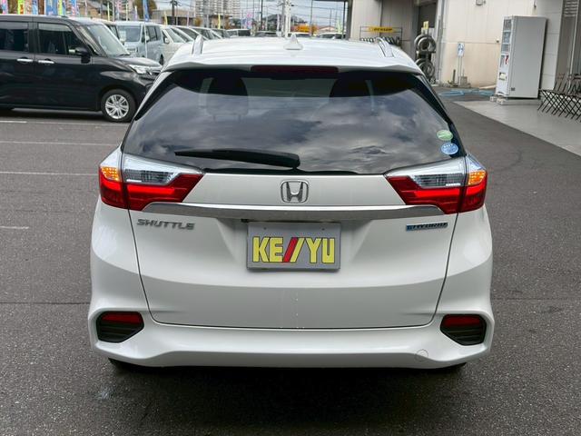 シャトル ハイブリッドＺ　シティブレーキ　ルーフレール　禁煙　インターナビ　フルセグＴＶ　Ｂｌｕｅｔｏｏｔｈ　ＨＤＭＩ　バックカメラ　ＥＴＣ　クルコン　ヒーター付ハーフレザーシート　ＬＥＤヘッドライト　フォグ　オートライト　純正アルミ　リアスポイラー（8枚目）