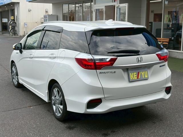 シャトル ハイブリッドＺ　シティブレーキ　ルーフレール　禁煙　インターナビ　フルセグＴＶ　Ｂｌｕｅｔｏｏｔｈ　ＨＤＭＩ　バックカメラ　ＥＴＣ　クルコン　ヒーター付ハーフレザーシート　ＬＥＤヘッドライト　フォグ　オートライト　純正アルミ　リアスポイラー（9枚目）