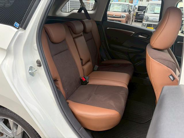 シャトル ハイブリッドＺ　シティブレーキ　ルーフレール　禁煙　インターナビ　フルセグＴＶ　Ｂｌｕｅｔｏｏｔｈ　ＨＤＭＩ　バックカメラ　ＥＴＣ　クルコン　ヒーター付ハーフレザーシート　ＬＥＤヘッドライト　フォグ　オートライト　純正アルミ　リアスポイラー（14枚目）