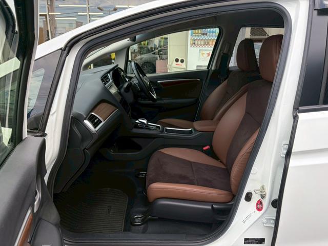 シャトル ハイブリッドＺ　シティブレーキ　ルーフレール　禁煙　インターナビ　フルセグＴＶ　Ｂｌｕｅｔｏｏｔｈ　ＨＤＭＩ　バックカメラ　ＥＴＣ　クルコン　ヒーター付ハーフレザーシート　ＬＥＤヘッドライト　フォグ　オートライト　純正アルミ　リアスポイラー（16枚目）