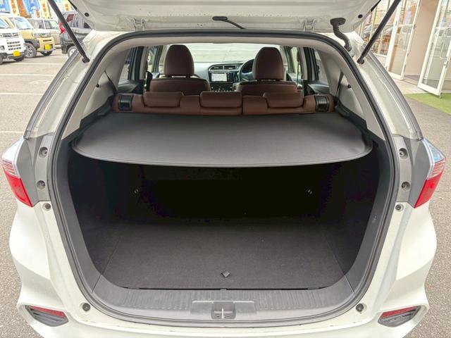 シャトル ハイブリッドＺ　シティブレーキ　ルーフレール　禁煙　インターナビ　フルセグＴＶ　Ｂｌｕｅｔｏｏｔｈ　ＨＤＭＩ　バックカメラ　ＥＴＣ　クルコン　ヒーター付ハーフレザーシート　ＬＥＤヘッドライト　フォグ　オートライト　純正アルミ　リアスポイラー（18枚目）