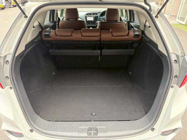 シャトル ハイブリッドＺ　シティブレーキ　ルーフレール　禁煙　インターナビ　フルセグＴＶ　Ｂｌｕｅｔｏｏｔｈ　ＨＤＭＩ　バックカメラ　ＥＴＣ　クルコン　ヒーター付ハーフレザーシート　ＬＥＤヘッドライト　フォグ　オートライト　純正アルミ　リアスポイラー（19枚目）