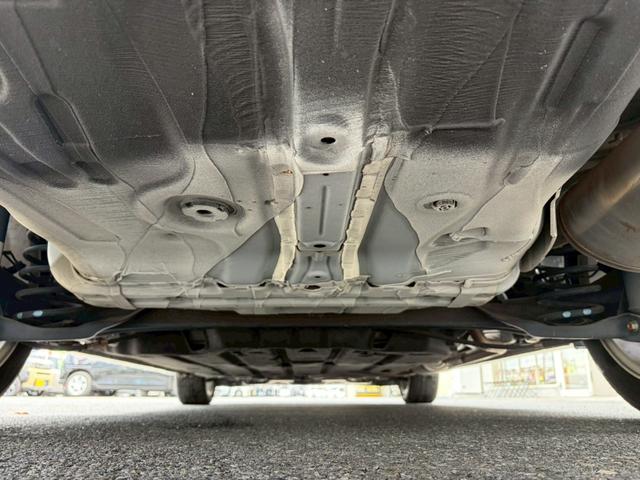 シャトル ハイブリッドＺ　シティブレーキ　ルーフレール　禁煙　インターナビ　フルセグＴＶ　Ｂｌｕｅｔｏｏｔｈ　ＨＤＭＩ　バックカメラ　ＥＴＣ　クルコン　ヒーター付ハーフレザーシート　ＬＥＤヘッドライト　フォグ　オートライト　純正アルミ　リアスポイラー（21枚目）