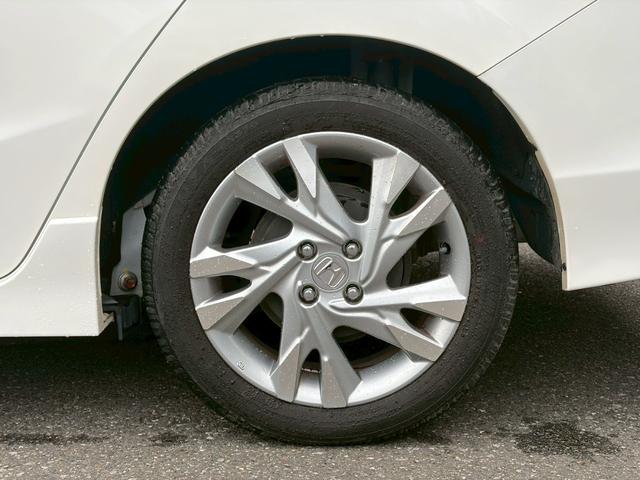 シャトル ハイブリッドＺ　シティブレーキ　ルーフレール　禁煙　インターナビ　フルセグＴＶ　Ｂｌｕｅｔｏｏｔｈ　ＨＤＭＩ　バックカメラ　ＥＴＣ　クルコン　ヒーター付ハーフレザーシート　ＬＥＤヘッドライト　フォグ　オートライト　純正アルミ　リアスポイラー（22枚目）