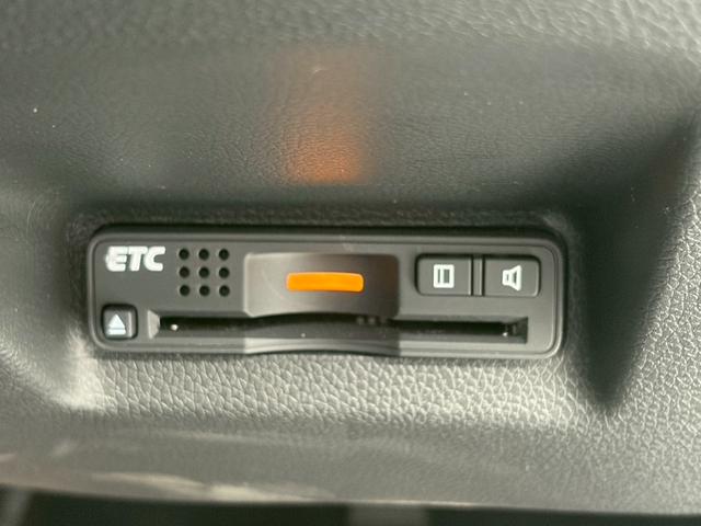 シャトル ハイブリッドＺ　シティブレーキ　ルーフレール　禁煙　インターナビ　フルセグＴＶ　Ｂｌｕｅｔｏｏｔｈ　ＨＤＭＩ　バックカメラ　ＥＴＣ　クルコン　ヒーター付ハーフレザーシート　ＬＥＤヘッドライト　フォグ　オートライト　純正アルミ　リアスポイラー（30枚目）