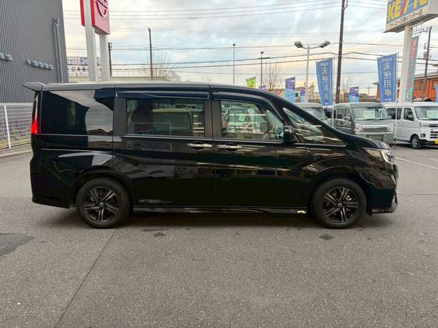 ステップワゴンスパーダ ｅ：ＨＥＶスパーダ　Ｇ・ＥＸ　ホンダセンシング　禁煙　ブラックスタイル　１０インチメモリーナビ　１１．６インチ後席モニター　マルチビューカメラ　フルセグＴＶ　Ｂｌｕｅｔｏｏｔｈ　ＥＴＣ２．０　追従型クルコン　ヒーター付ハーフレザーシート　純正アルミ（7枚目）