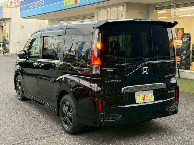 ステップワゴンスパーダ ｅ：ＨＥＶスパーダ　Ｇ・ＥＸ　ホンダセンシング　禁煙　ブラックスタイル　１０インチメモリーナビ　１１．６インチ後席モニター　マルチビューカメラ　フルセグＴＶ　Ｂｌｕｅｔｏｏｔｈ　ＥＴＣ２．０　追従型クルコン　ヒーター付ハーフレザーシート　純正アルミ（9枚目）