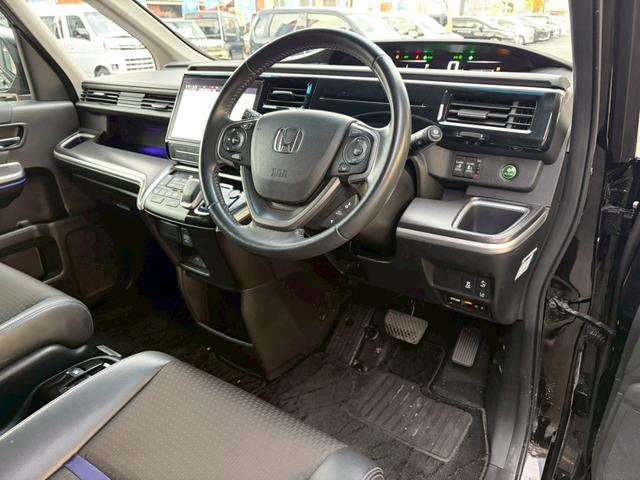 ステップワゴンスパーダ ｅ：ＨＥＶスパーダ　Ｇ・ＥＸ　ホンダセンシング　禁煙　ブラックスタイル　１０インチメモリーナビ　１１．６インチ後席モニター　マルチビューカメラ　フルセグＴＶ　Ｂｌｕｅｔｏｏｔｈ　ＥＴＣ２．０　追従型クルコン　ヒーター付ハーフレザーシート　純正アルミ（12枚目）