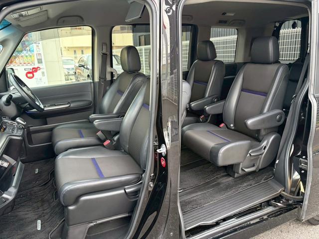 ステップワゴンスパーダ ｅ：ＨＥＶスパーダ　Ｇ・ＥＸ　ホンダセンシング　禁煙　ブラックスタイル　１０インチメモリーナビ　１１．６インチ後席モニター　マルチビューカメラ　フルセグＴＶ　Ｂｌｕｅｔｏｏｔｈ　ＥＴＣ２．０　追従型クルコン　ヒーター付ハーフレザーシート　純正アルミ（16枚目）