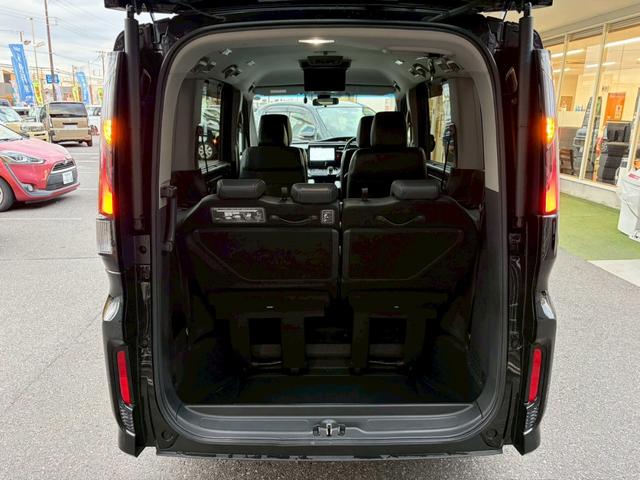 ステップワゴンスパーダ ｅ：ＨＥＶスパーダ　Ｇ・ＥＸ　ホンダセンシング　禁煙　ブラックスタイル　１０インチメモリーナビ　１１．６インチ後席モニター　マルチビューカメラ　フルセグＴＶ　Ｂｌｕｅｔｏｏｔｈ　ＥＴＣ２．０　追従型クルコン　ヒーター付ハーフレザーシート　純正アルミ（19枚目）