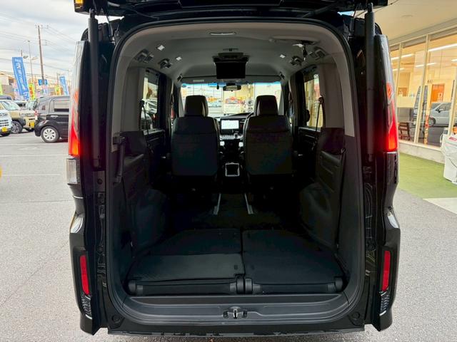 ステップワゴンスパーダ ｅ：ＨＥＶスパーダ　Ｇ・ＥＸ　ホンダセンシング　禁煙　ブラックスタイル　１０インチメモリーナビ　１１．６インチ後席モニター　マルチビューカメラ　フルセグＴＶ　Ｂｌｕｅｔｏｏｔｈ　ＥＴＣ２．０　追従型クルコン　ヒーター付ハーフレザーシート　純正アルミ（20枚目）