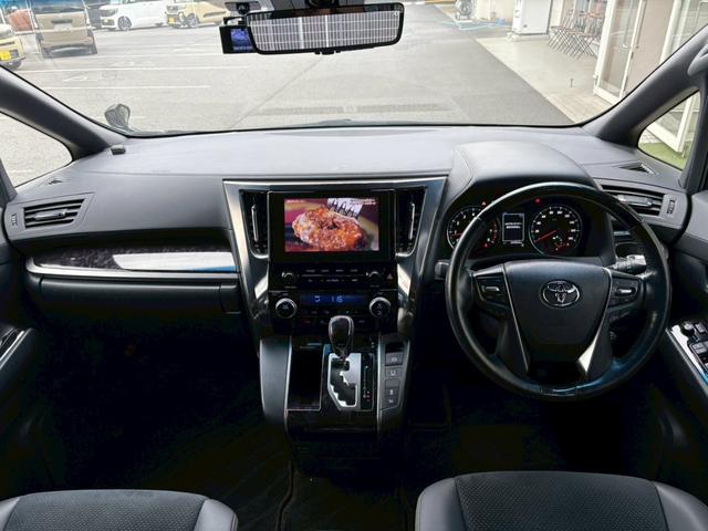アルファード 2.5S タイプゴールド 禁煙 トヨタセーフティセンス 純正9型ナビ 12.1型後席モニター デジタルインナーミラー ETC2.0 バックカメラ パワーバックドア 車線逸脱警告 クルコン 3眼LEDライト 純正18インチアルミ(4枚目)
